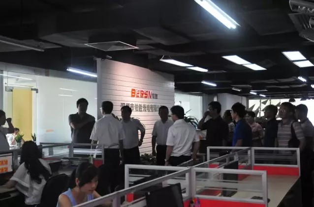 深圳市科創(chuàng)委領(lǐng)導(dǎo)及照明行業(yè)代表一行，蒞臨我司參觀指導(dǎo)