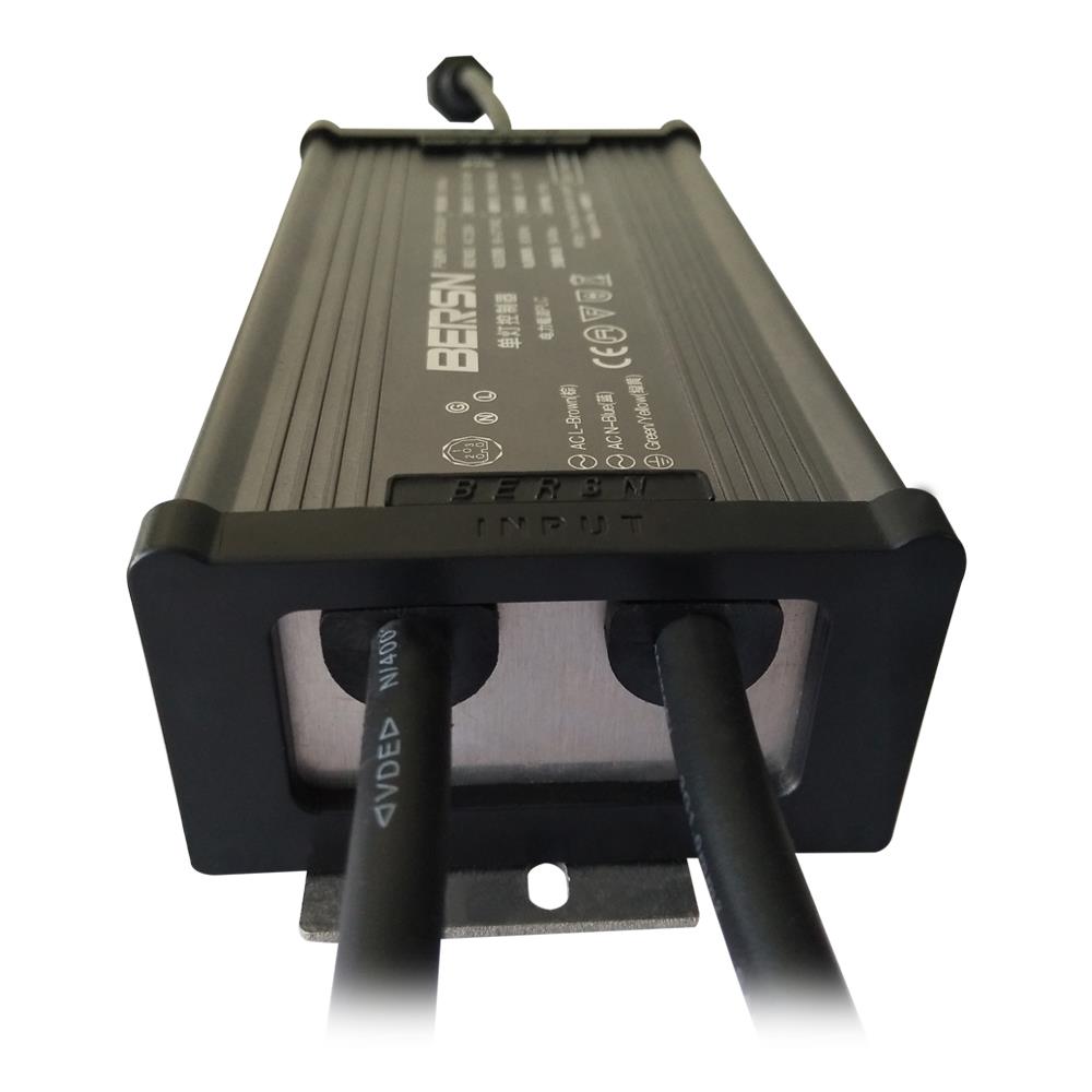 新款可遠程控制開關(guān)燈、調(diào)光電力載波多頻點單燈控制器